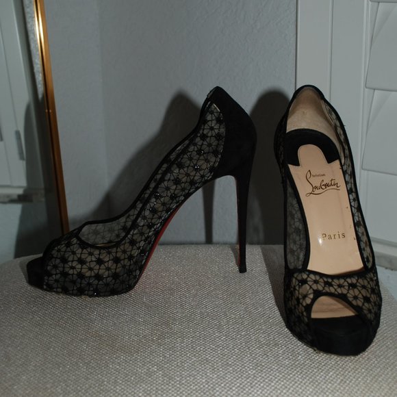 CHRISTIAN LOUBOUTIN - VERY LACE PLATFORM PUMPS - Picture 3 of 12